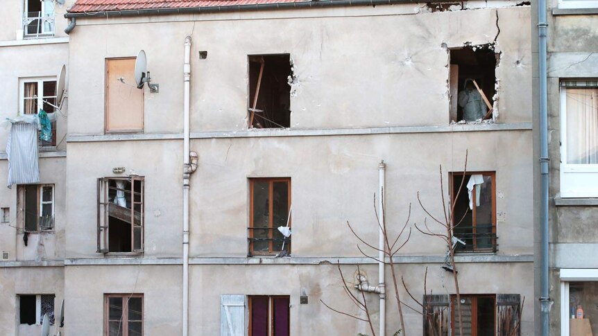 Apartment block in Saint Denis raids