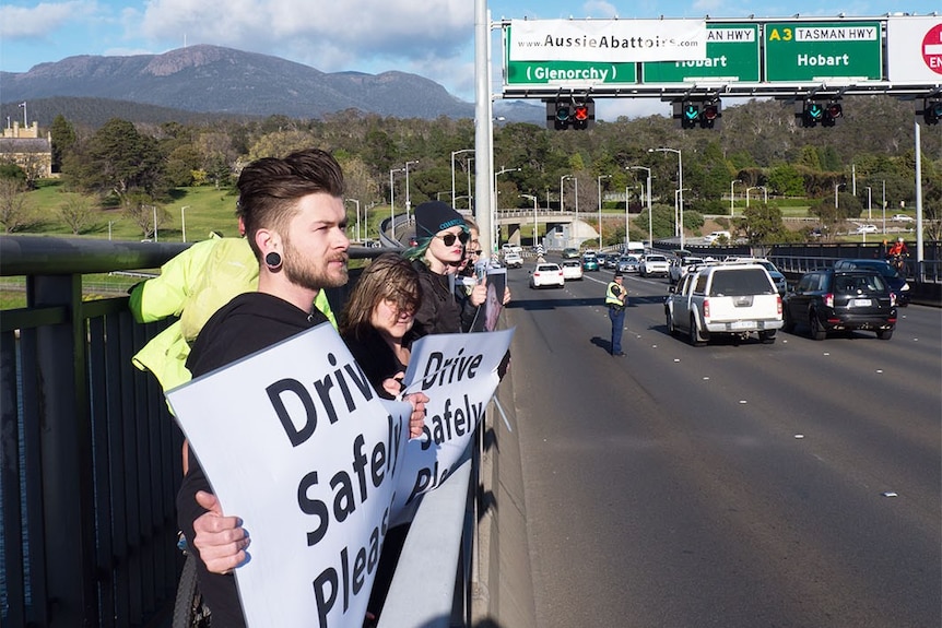 Animal rights protest Tasman Bridge, 19 October 2016.