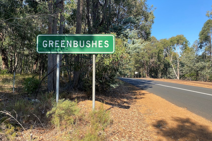 Greenbushes green town sign