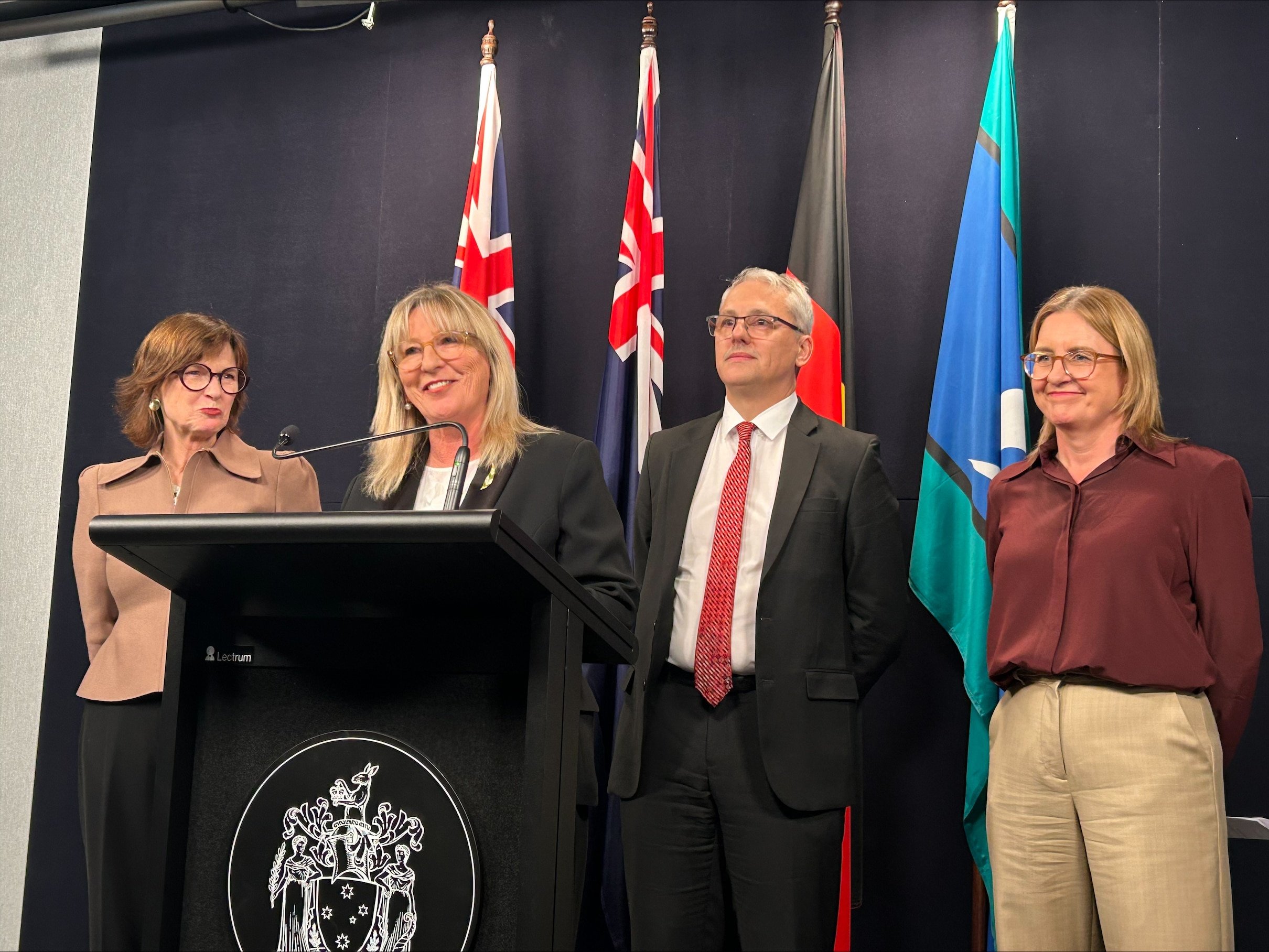 मैरी ऐनी थॉमस, गेल टियरनी, डैनी पियर्सन, जैकिंटा एलन