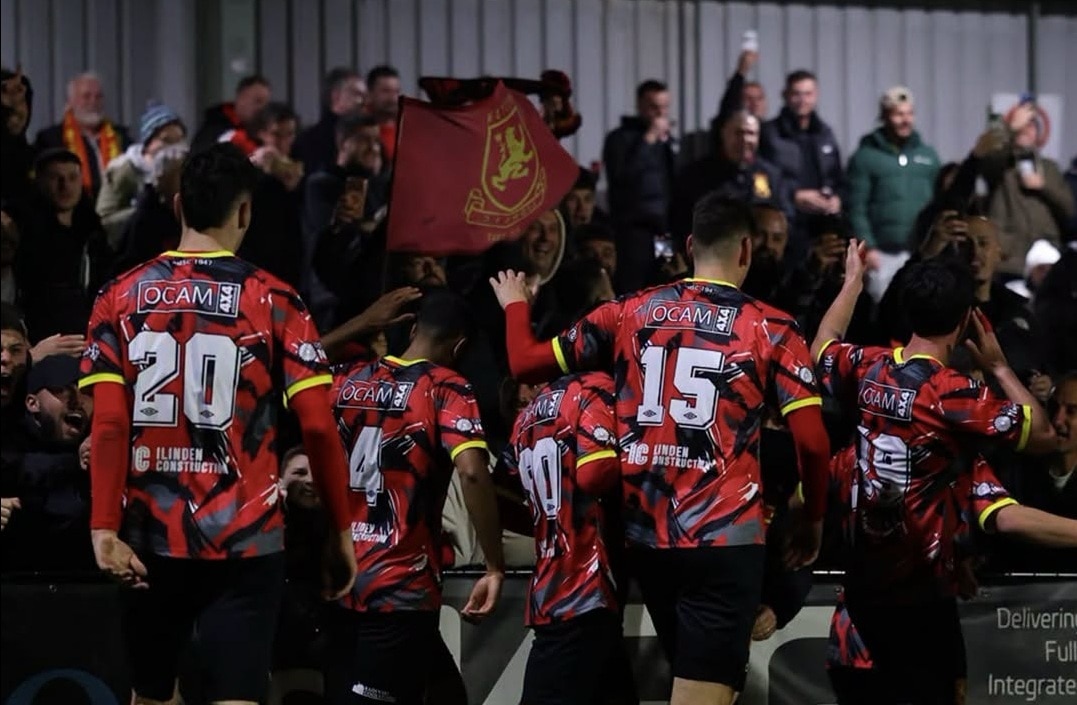Melbourne football team to play without audience after sexist fan conduct