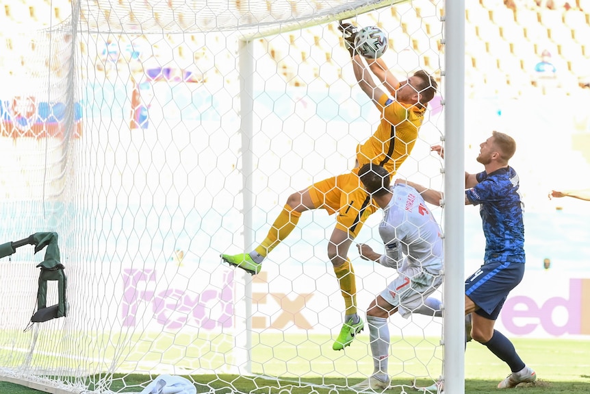 Martin Dubravka fumbles the ball with his hands up