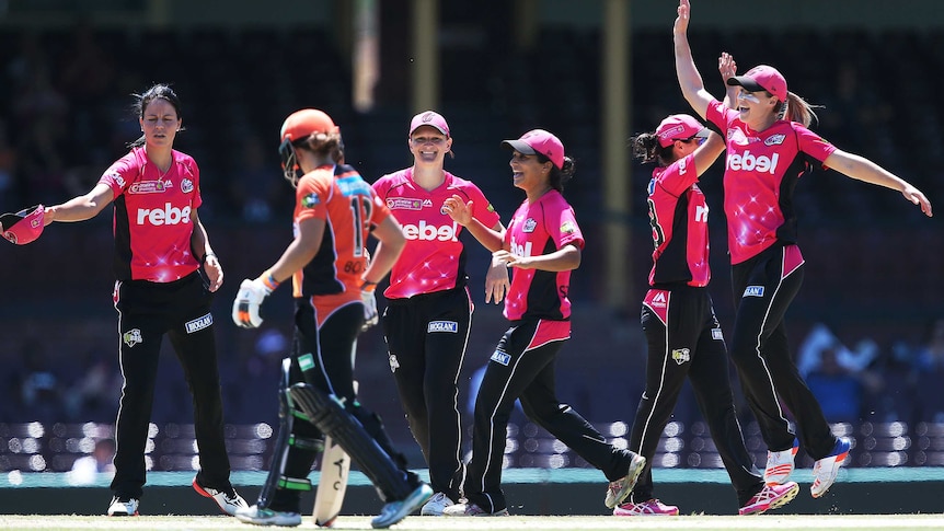 Sixers players celebrate the dismissal of the Scorchers' Elyse Villani in Women's Big Bash League.