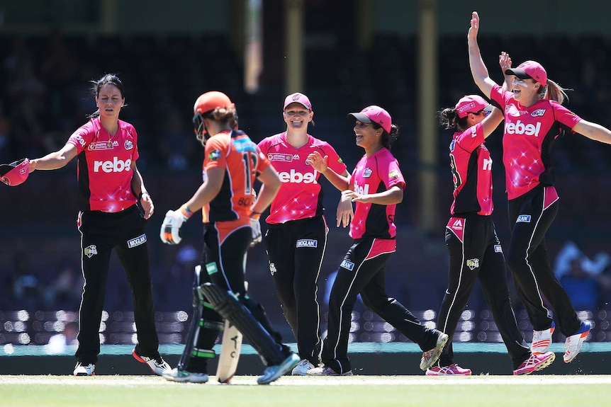Sixers players celebrate the dismissal of the Scorchers' Elyse Villani in Women's Big Bash League.