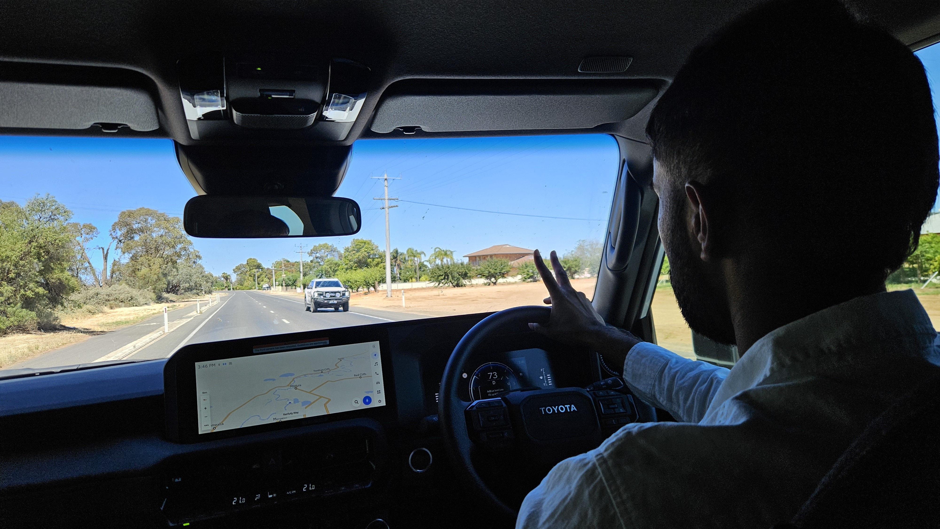 abc.net.au - Nethma Dandeniya - Courtesy wave dying out, say truckies, but still alive on back roads