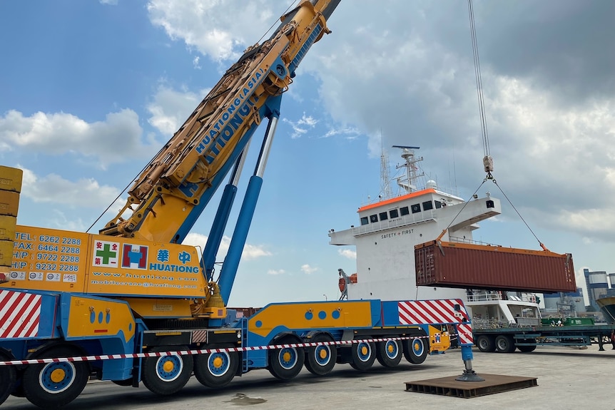 Loading container in Singapore Australian Floating Decks