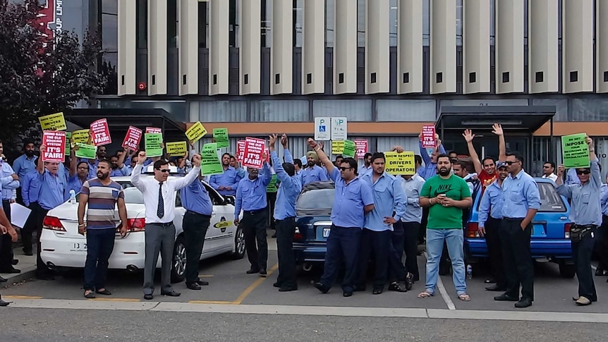 Canberra Elite Taxi drivers have held a protest in Fyshwick to express their anger about the new booking system.