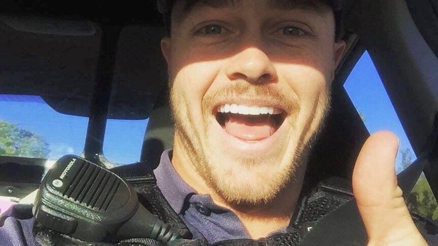 Queensland Cop Selfie Goes Viral Becomes Internet Heart Throb Abc News 
