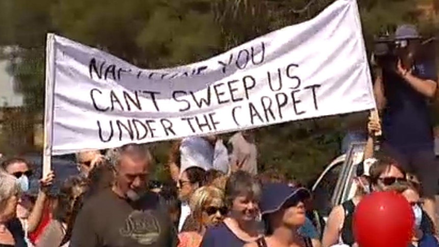 Morwell residents protest over coal mine fire