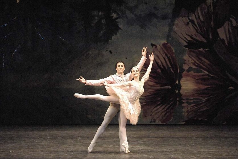 Principal artists with the Australian Ballet, Robert Curran and Lucinda Dunn