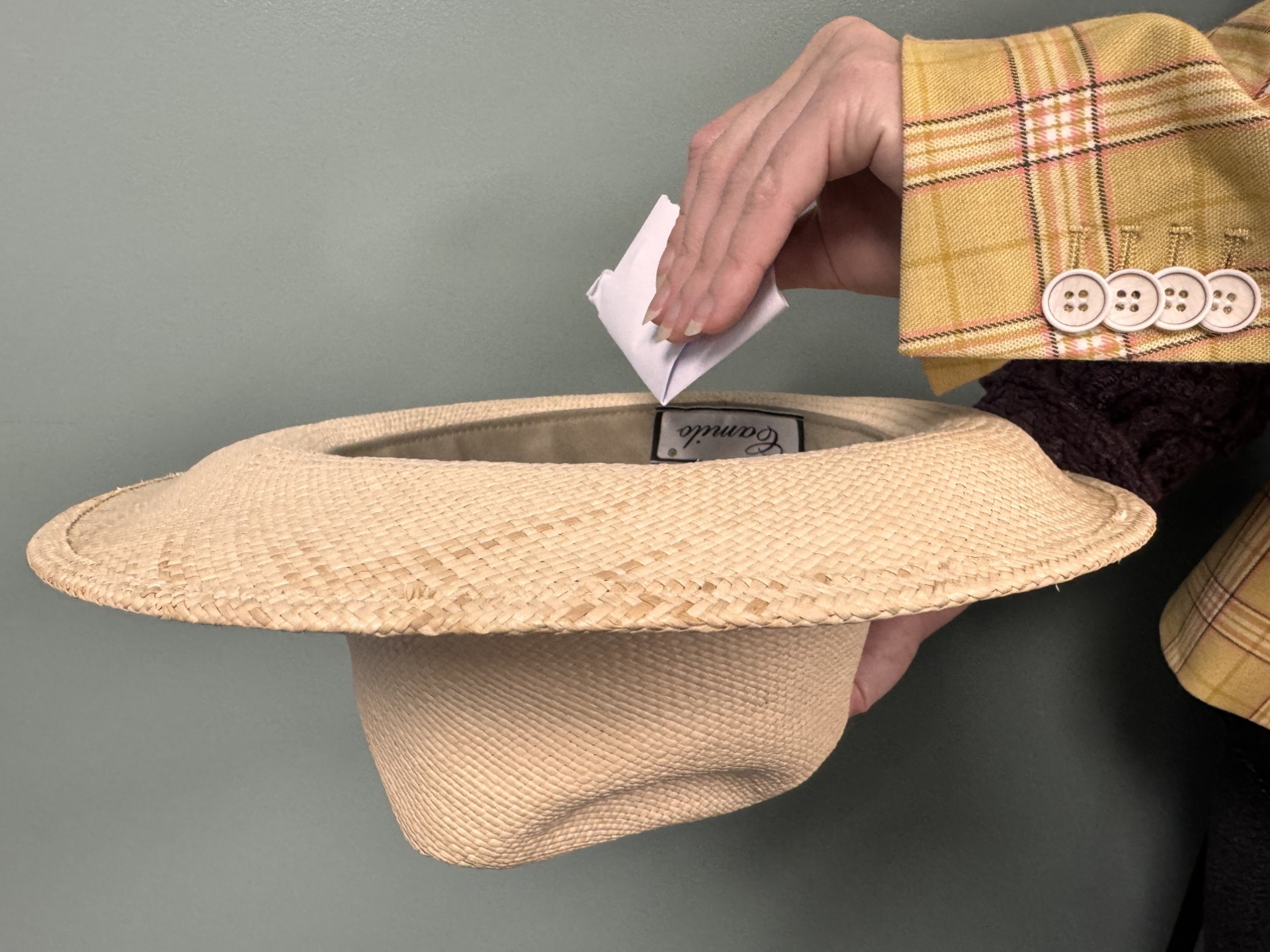 Hat-draw to decide mayoral contest ends in confusion