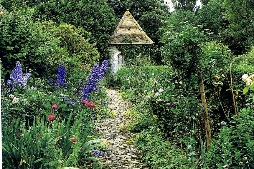 The garden of Beckley estate, where the Beckley Foundation operates from.