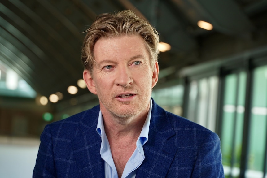 David Wenham speaking in an indoor setting