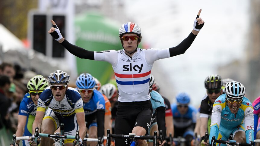 Bradley Wiggins has taken the lead in the Tour de Romandie with a win in the second stage.