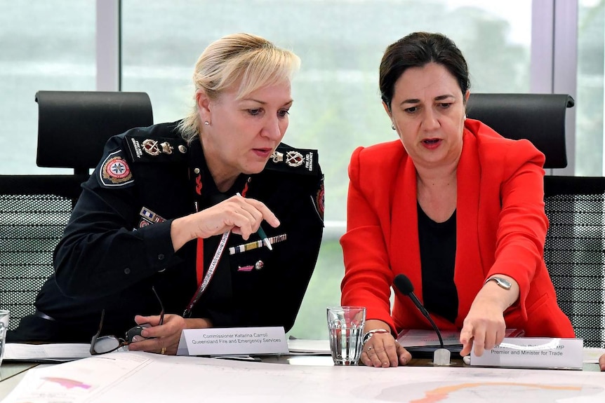 Katarina Carroll briefing Annastacia Palaszczuk and looking at map.