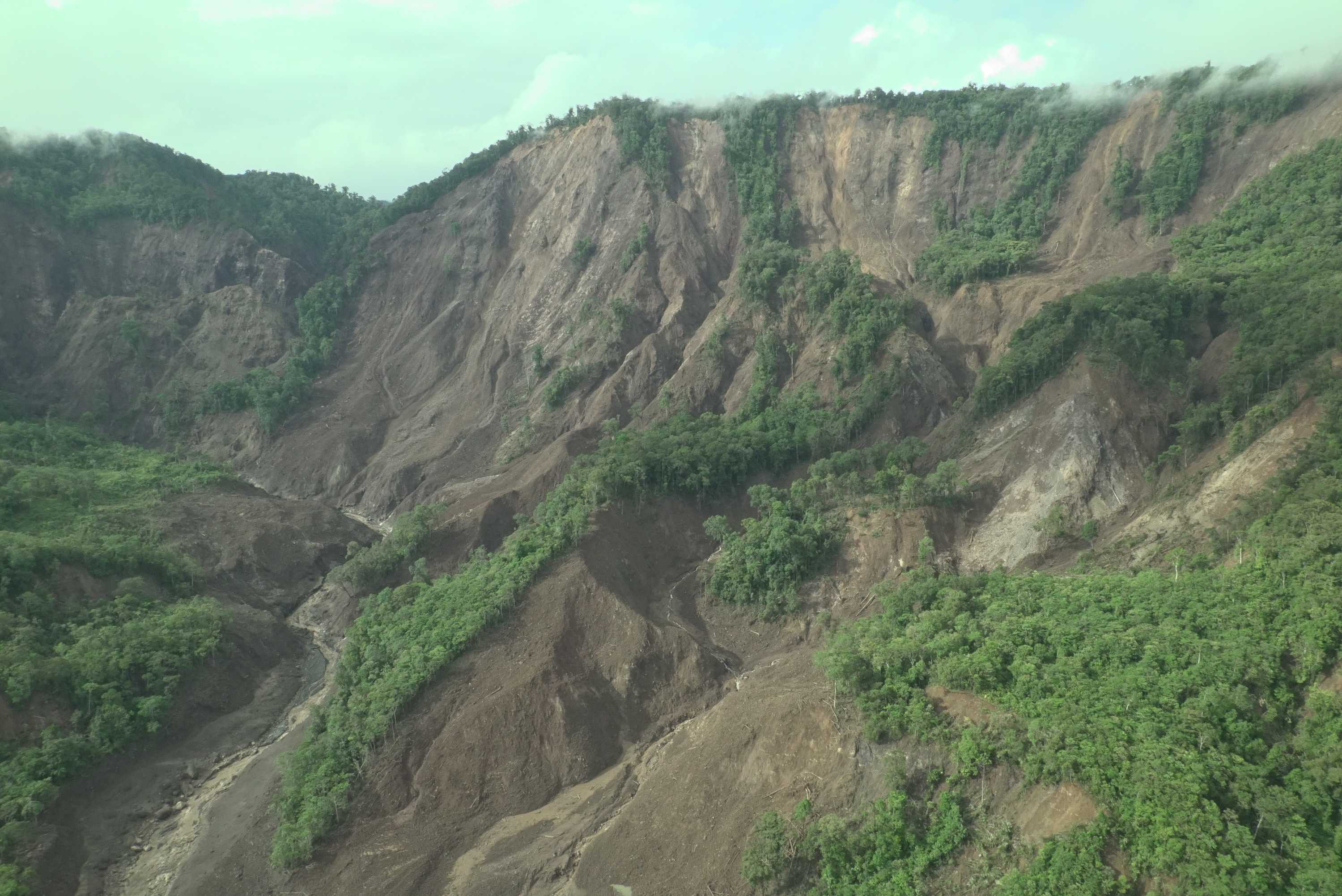 Png Landslides Triggered By Earthquake Trap Locals In Villages Send Others Fleeing Abc News