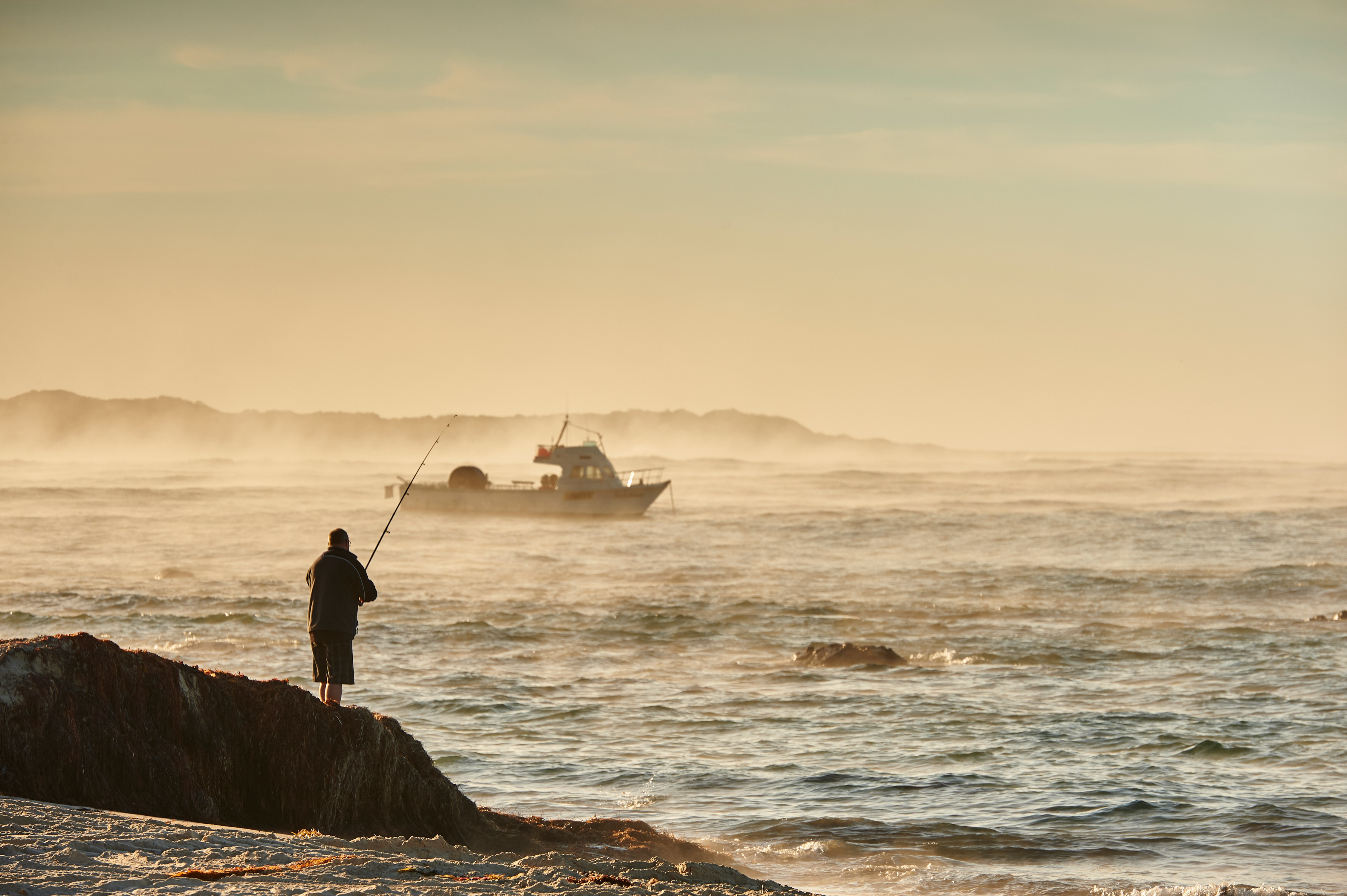 South Coast WA towns brace for fishing surge ahead of demersal ban