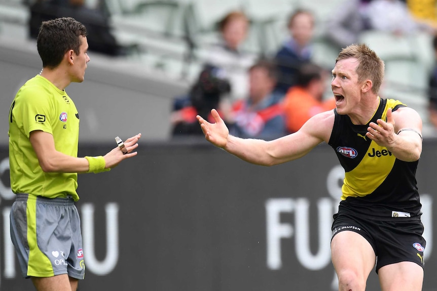 Jack Riewoldt has a quiet word to the umpire