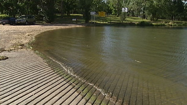 Recreational lake users are being warned to avoid contact with the water after a new strain of blue-green algae was found.