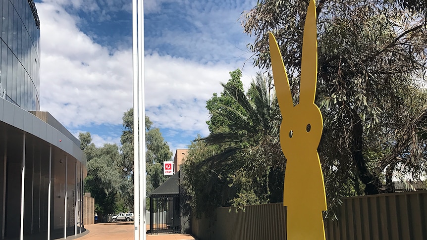 A large yellow steel rabbit has drawn controversy in Alice Springs.