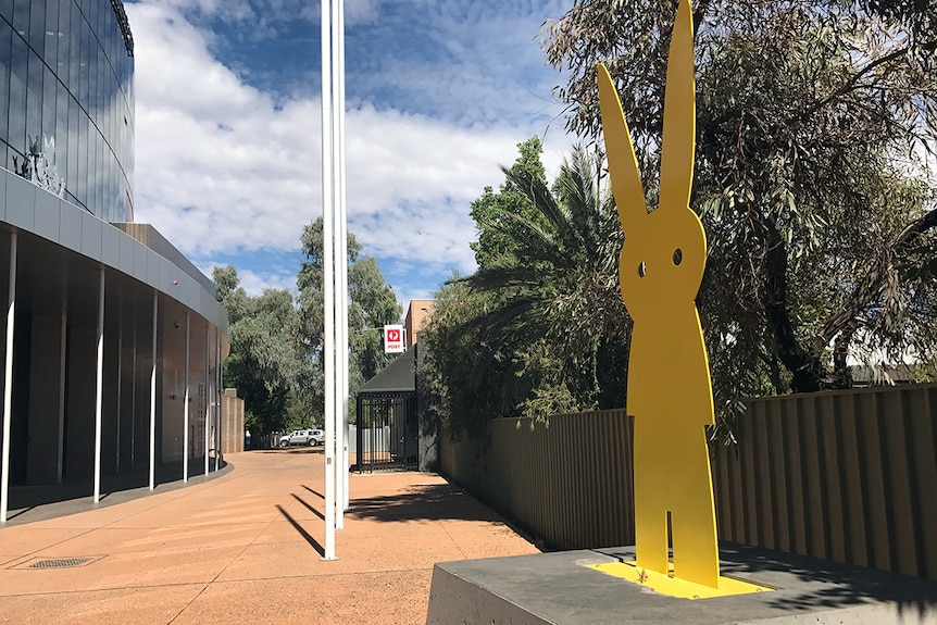 A large yellow steel rabbit has drawn controversy in Alice Springs.