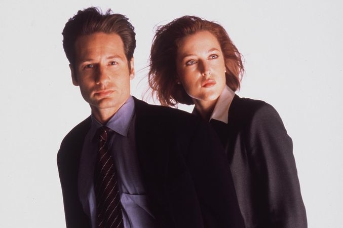 David Duchovny and Gillian Anderson in character