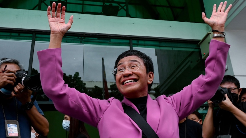  Maria Ressa gestures after she was acquitted of the tax evasion cases against her