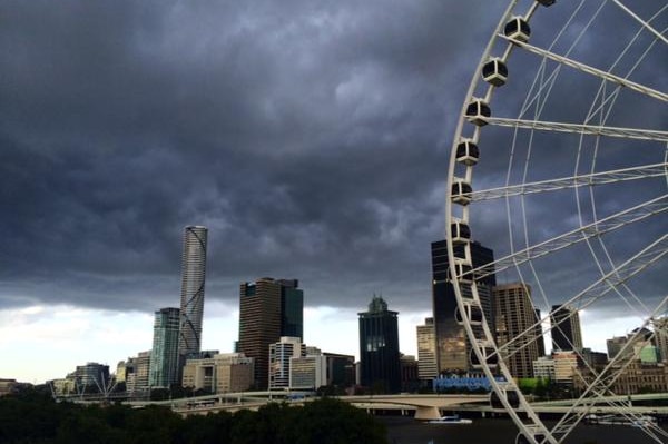 Storm approaches Brisbane CBD