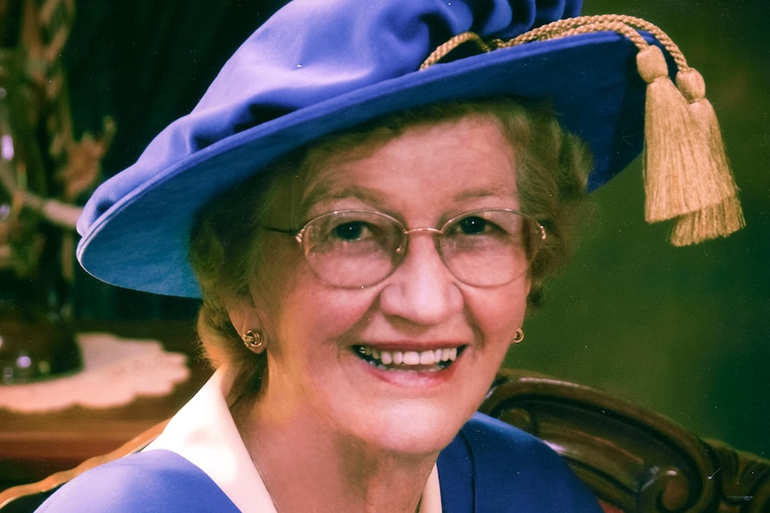 Lady Pearl was awarded an Honorary Doctorate of Letters from James Cook University in 2001.