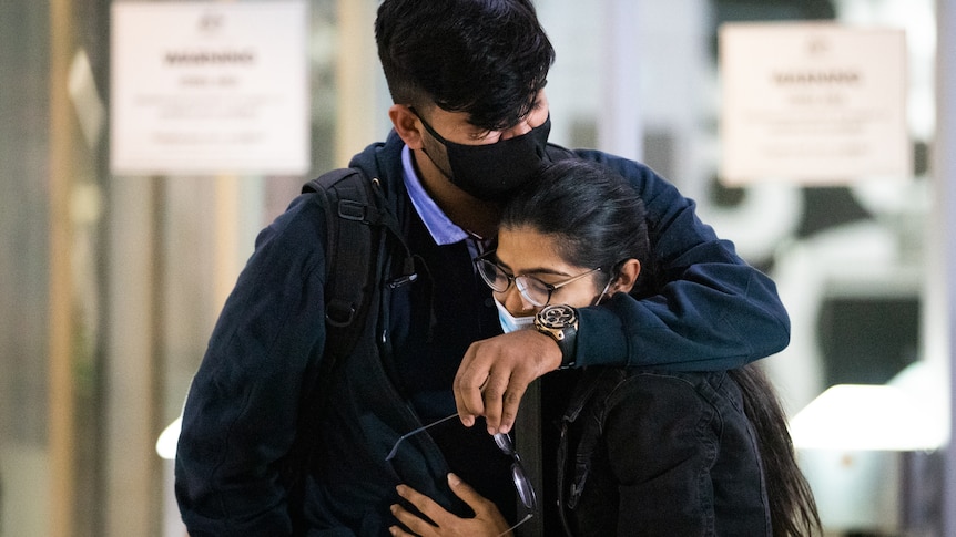 Couple hug and cry at the airport after WA border reopening