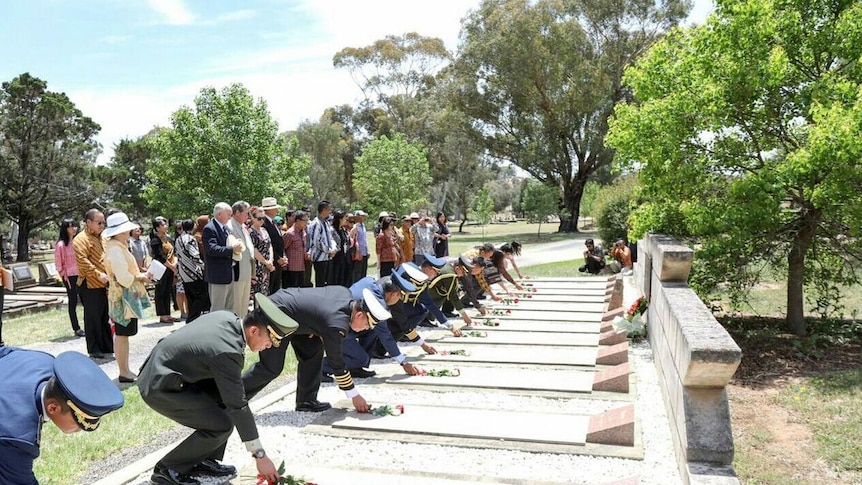 Ziarah Makam di Cowra