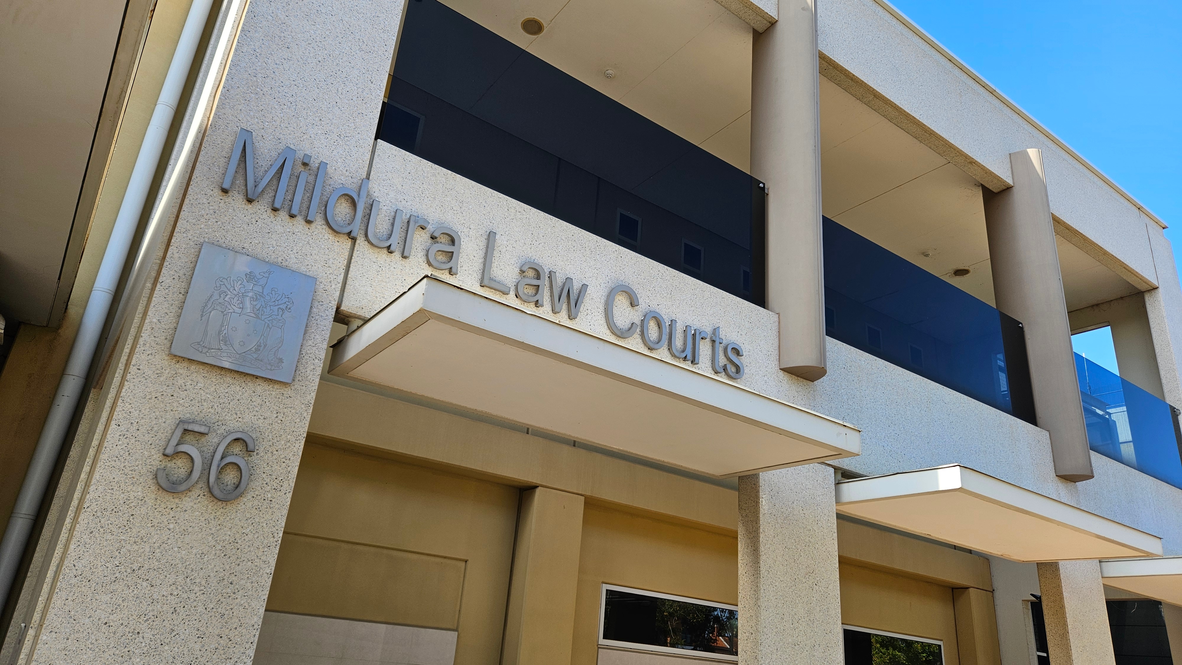 La señalización exterior del Tribunal de Justicia de Mildura.