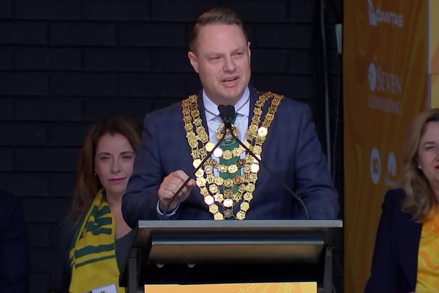 Lord Mayor Adrian Schrinner speaks into a microphone