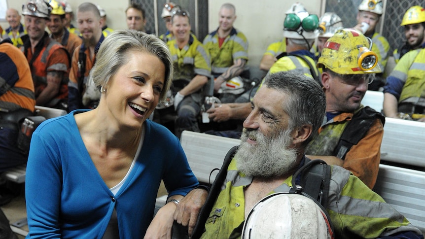 Kristina Keneally chats with a miner in the Illawarra region.