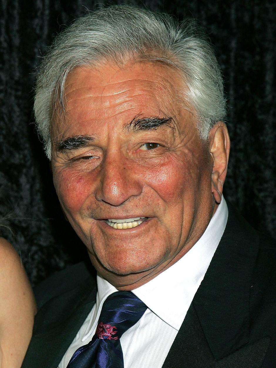 Columbo Actor Peter Falk Dead At 83 Abc News