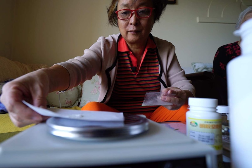 Wang Jie makes her own cancer drugs in her home