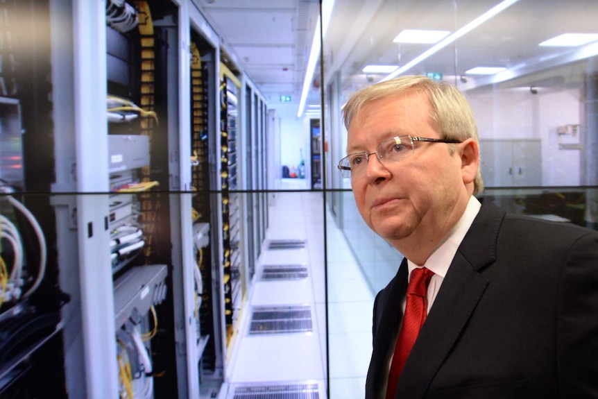 Kevin Rudd tours the NBN discovery centre