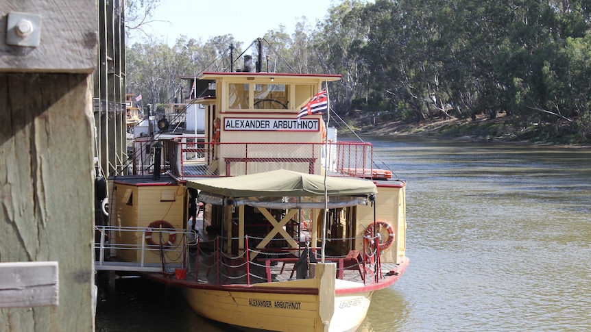 Paddle-steamer PS Alexander Arbuthnot on the Murray River in Echuca/Moama.