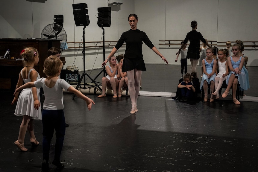 Ukrainian dance teacher Hanna Lazarieva teaches ballet to young students.
