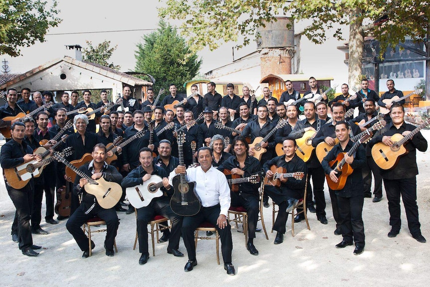 Chico Bouchikhi with unidentified guitarists