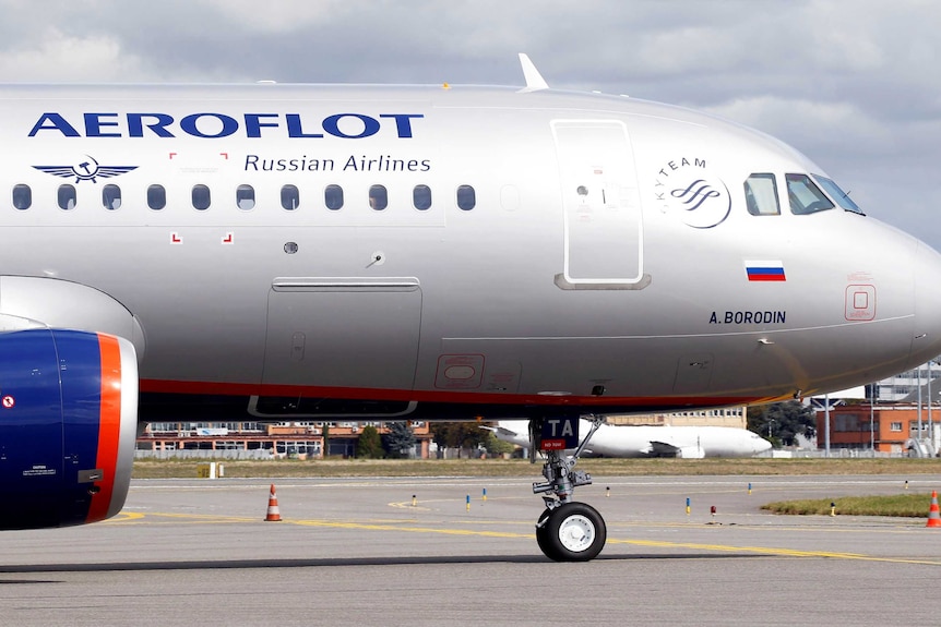 Un avión de Aeroflot visto en la pista en Francia.
