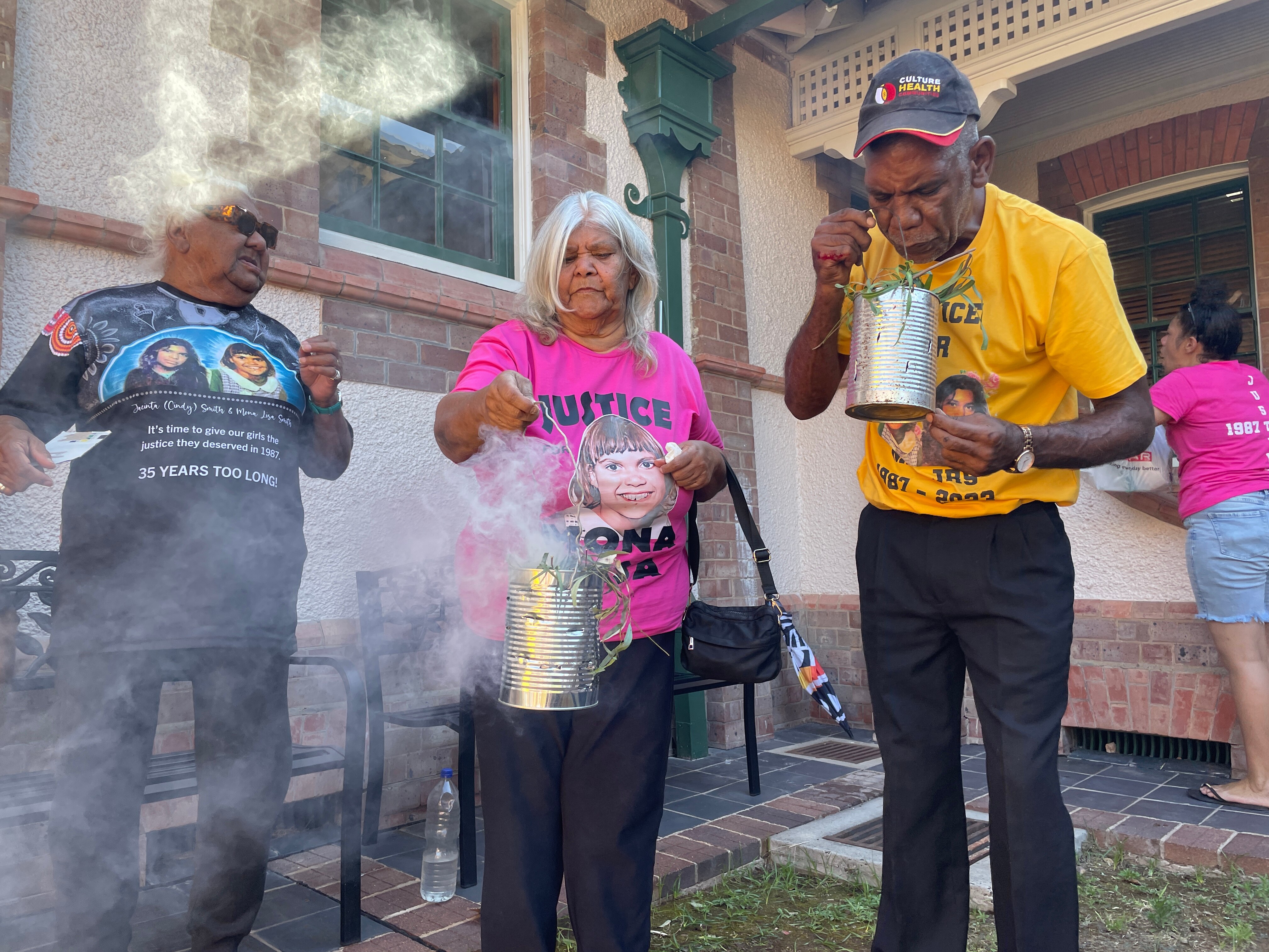Mother and aunt of Indigenous teens still 'hurts' over their 1987 deaths near Bourke, inquest hears 