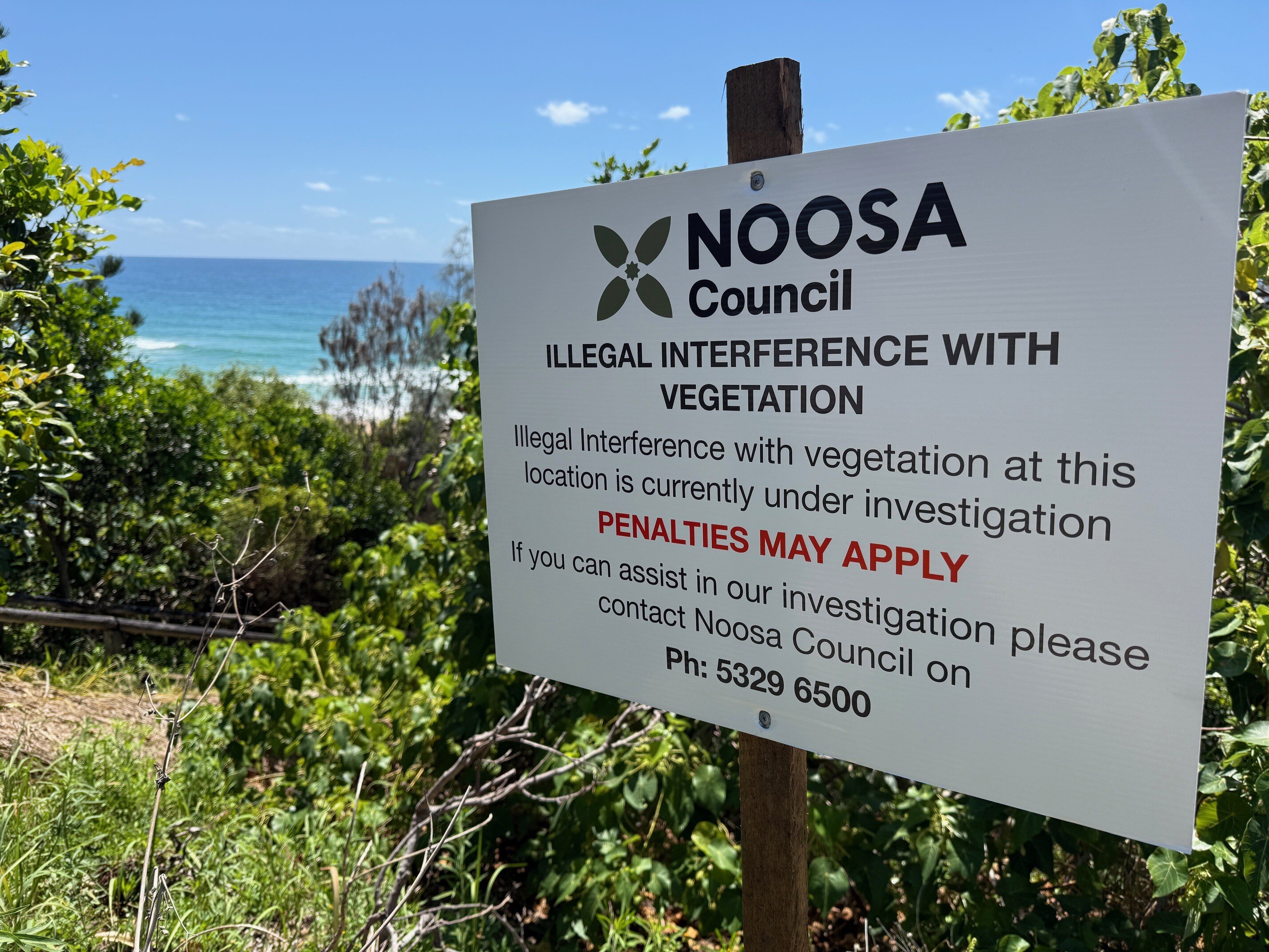 Señal que indica interferencia ilegal con la vegetación.