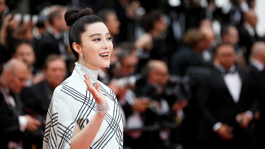 Fan Binging wears a traditional chinese inspired gown on the red-carpet at Cannes.