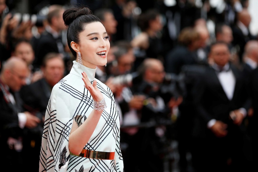 Fan Binging wears a traditional chinese inspired gown on the red-carpet at Cannes