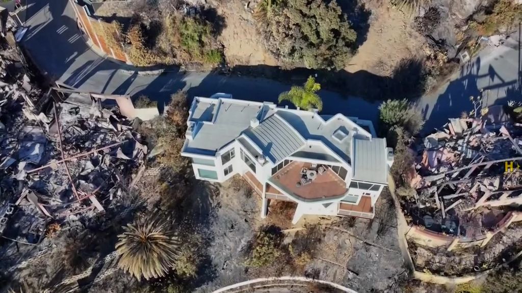 Drone flying over Malibu captures scale of wildfire destruction. - ABC News