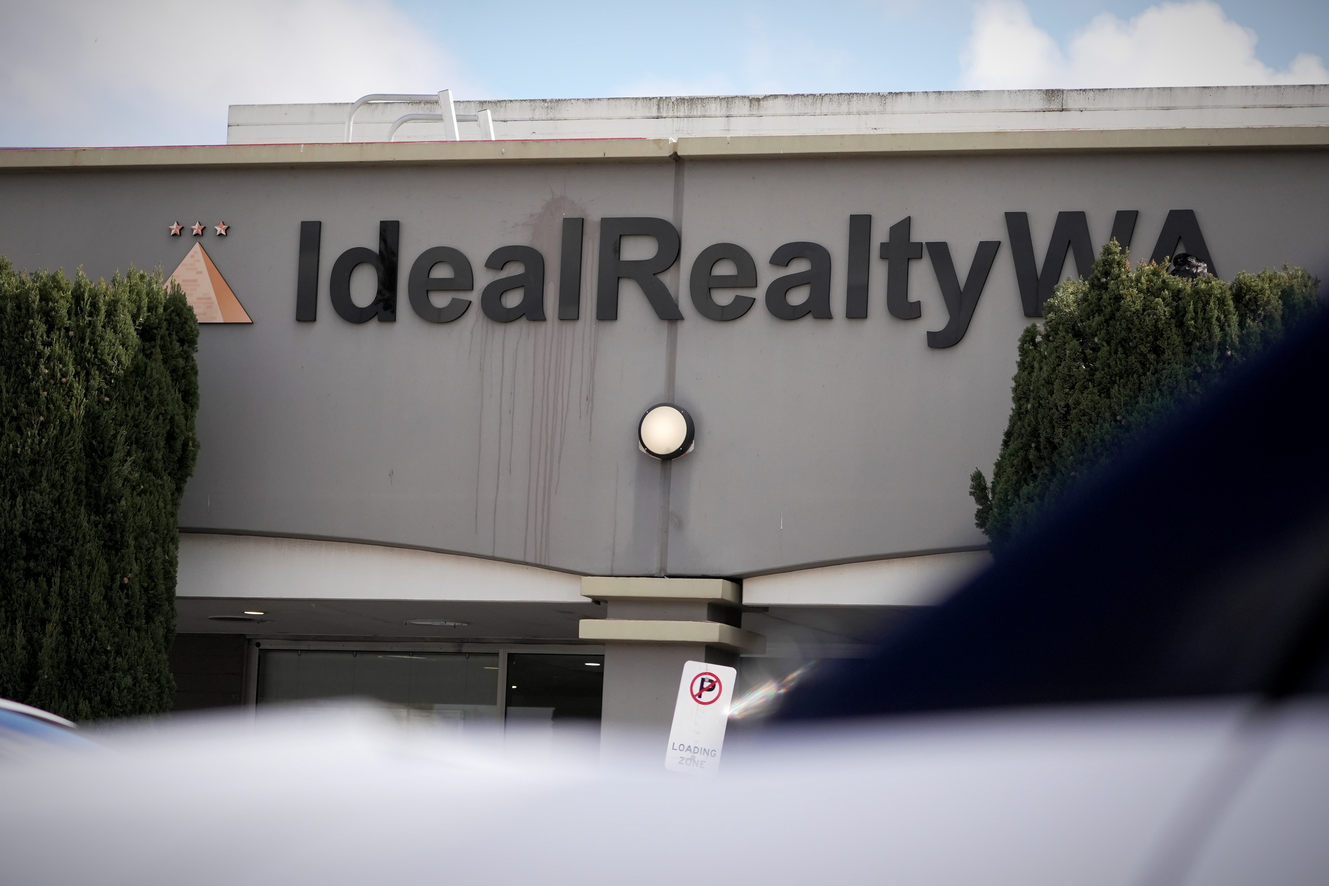 Realtor raided after allegations agent sold client's home to himself