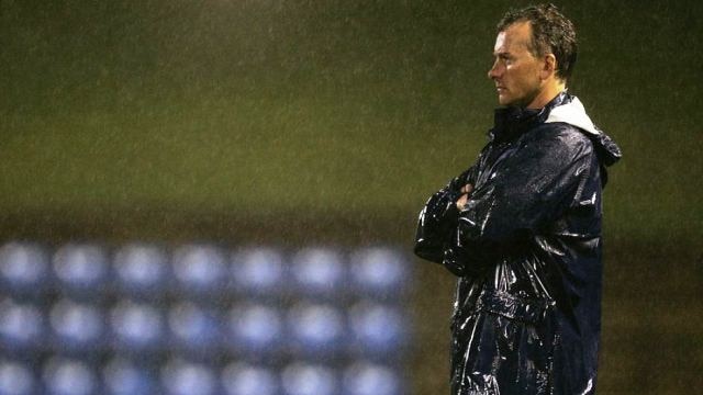 Gary van Egmond in the rain, generic, Newcastle Jets coach