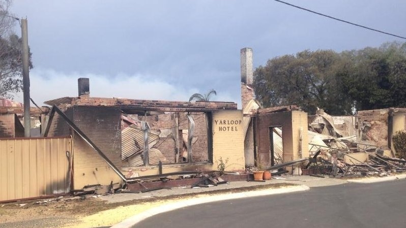 Yarloop Hotel destroyed by fire.