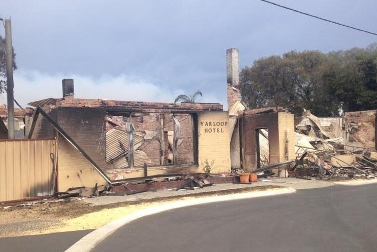 Yarloop Hotel destroyed by fire.